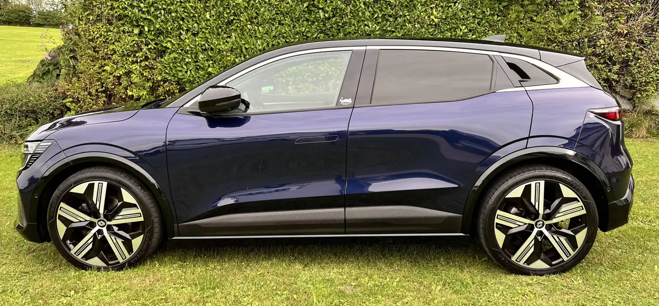 Renault Megane E-Tech Megane EV60 220hp optimum charge Iconic — photo 1 of 13