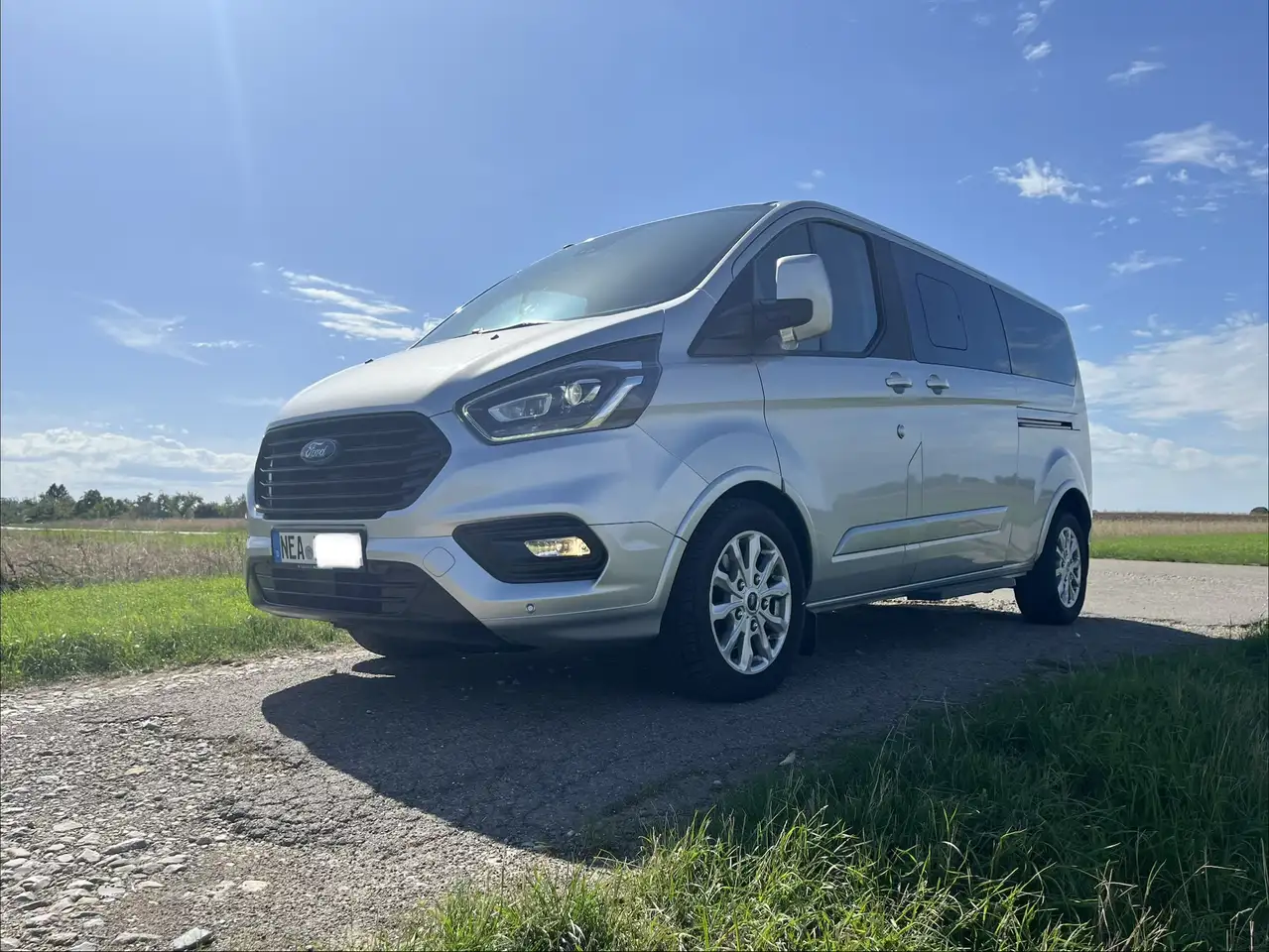 Ford Tourneo Custom Titanium 310 L2 8 Sitzer — photo 1 of 20