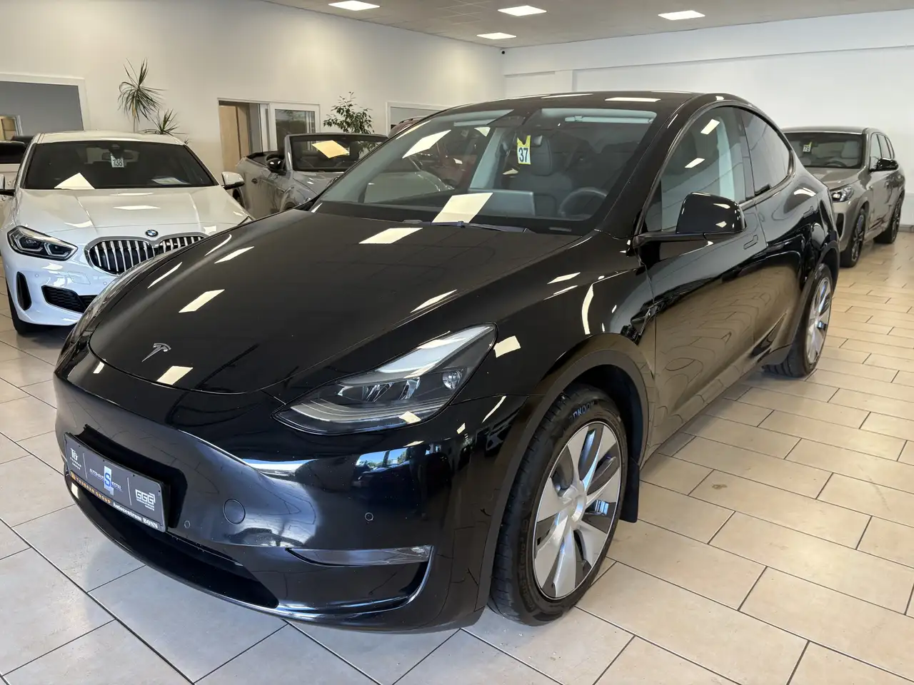 Tesla Model Y Long Range Dual AWD Pano*Leder*360Cam*1H — photo 1 of 15
