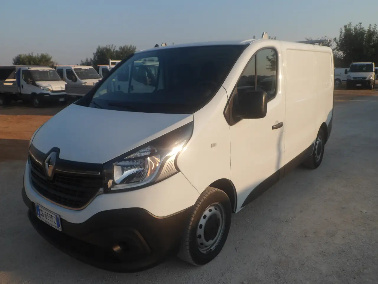 Renault Trafic furgone — photo 1 of 13