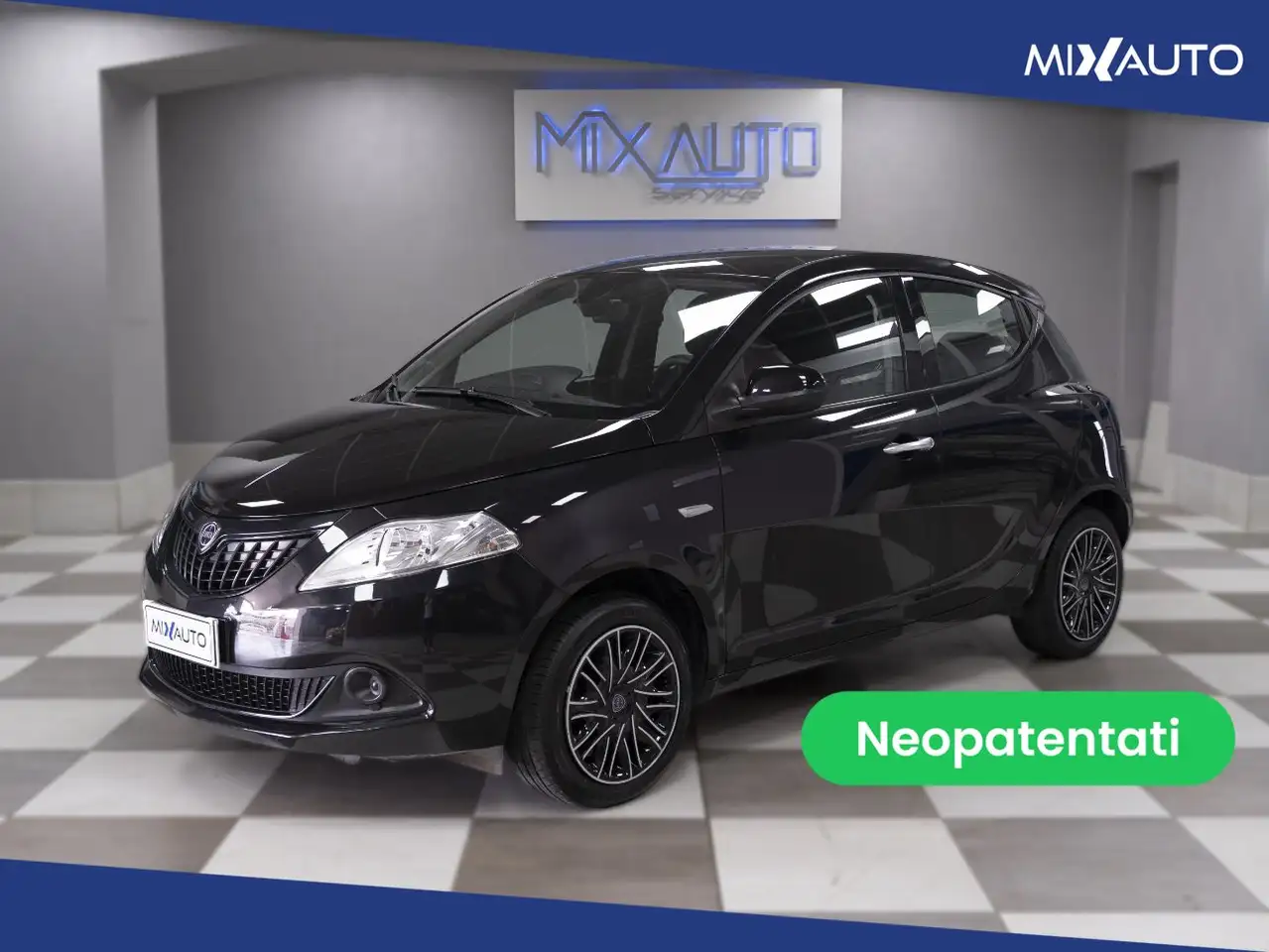 Lancia Ypsilon 1.0 Firefly Hybrid Silver 70CV 5 Porte — photo 1 of 16