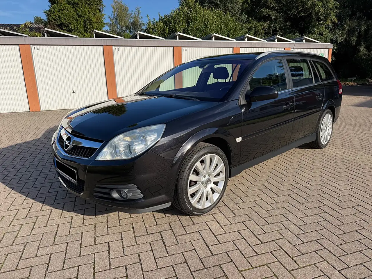 Opel Vectra Vectra 2.2 Caravan Automatik — photo 1 of 15