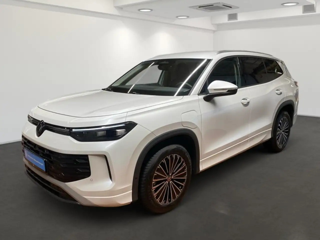 Volkswagen Tayron Life 1.5 TSI eHybrid DSG - LED AHK Rear View PDC D — photo 1 of 6