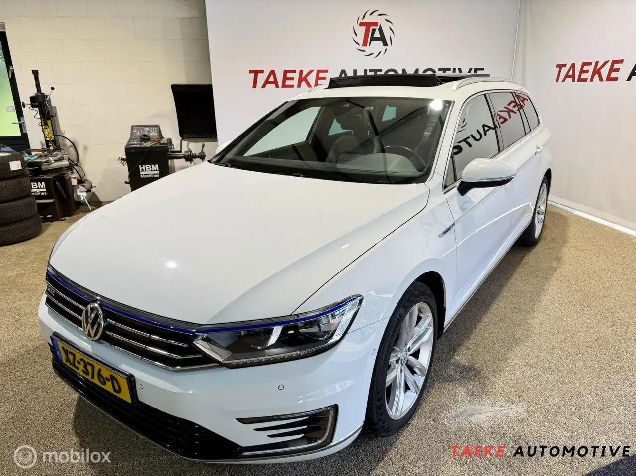 Volkswagen Passat Variant 1.4 TSI GTE Highline PANO/LEDER — photo 1 of 15