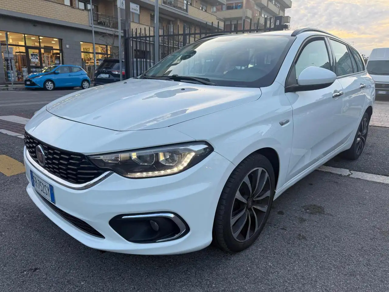 Fiat Tipo 1.6 Mjt S&S SW Lounge aziendale unipro !!!! — photo 1 of 14