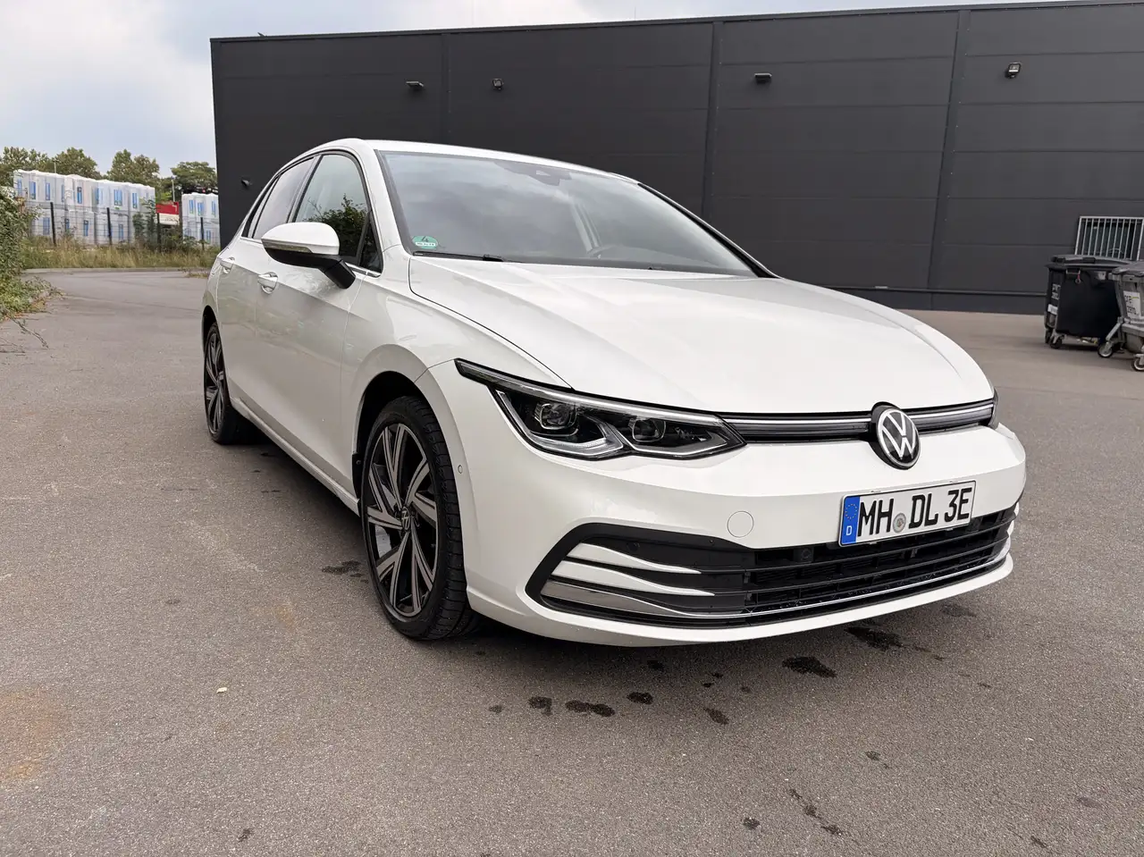 Volkswagen Golf Style eHybrid — photo 1 of 17
