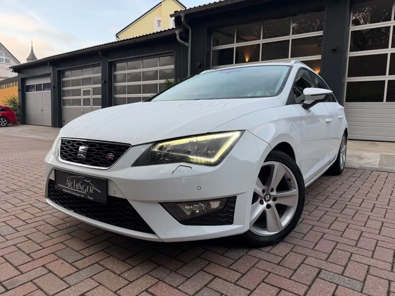SEAT Leon ST FR 2.Hand LED Navigation Euro 6 PDC — photo 1 of 21