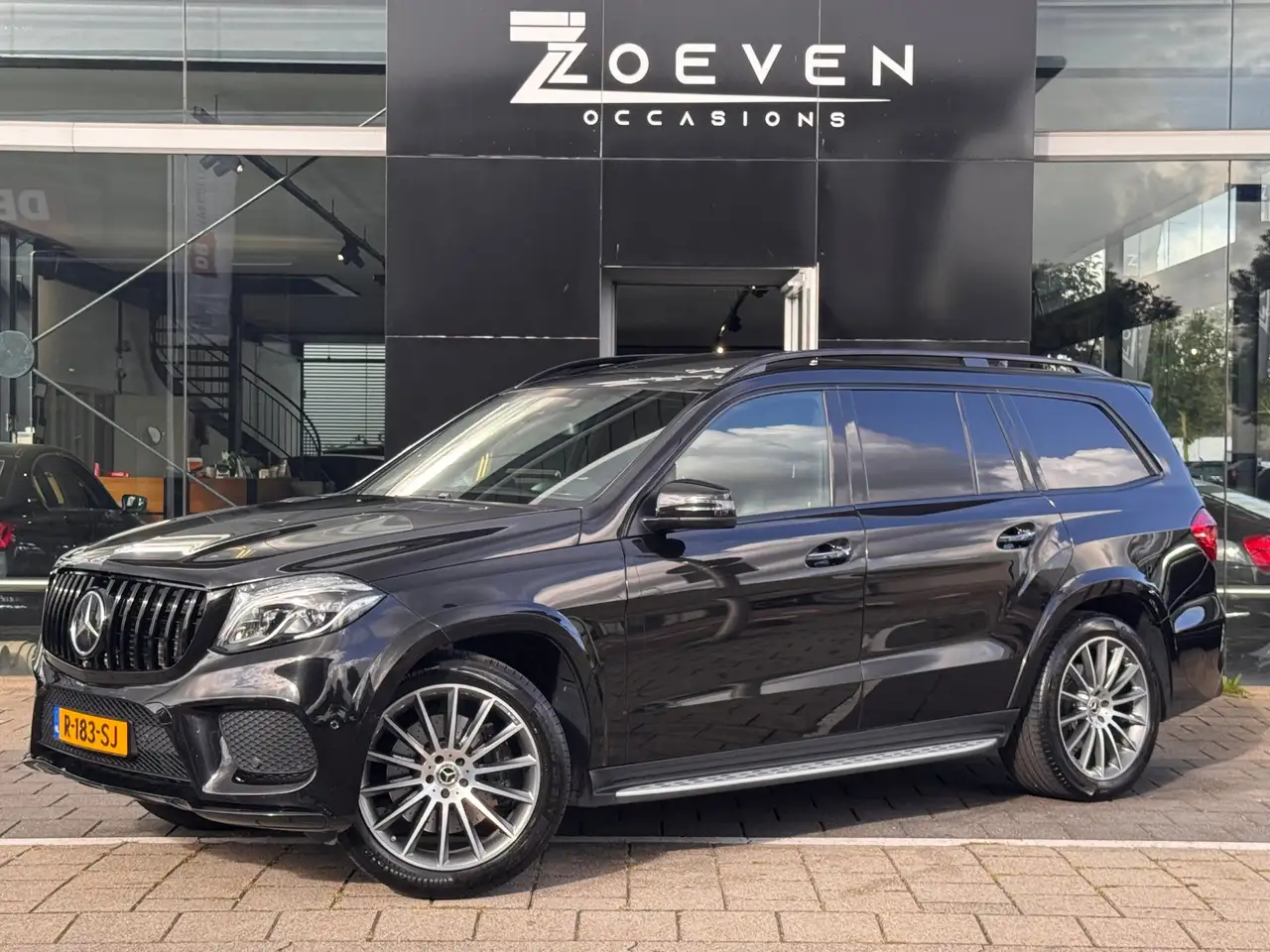 Mercedes-Benz GLS 350 d 4MATIC — photo 1 of 35