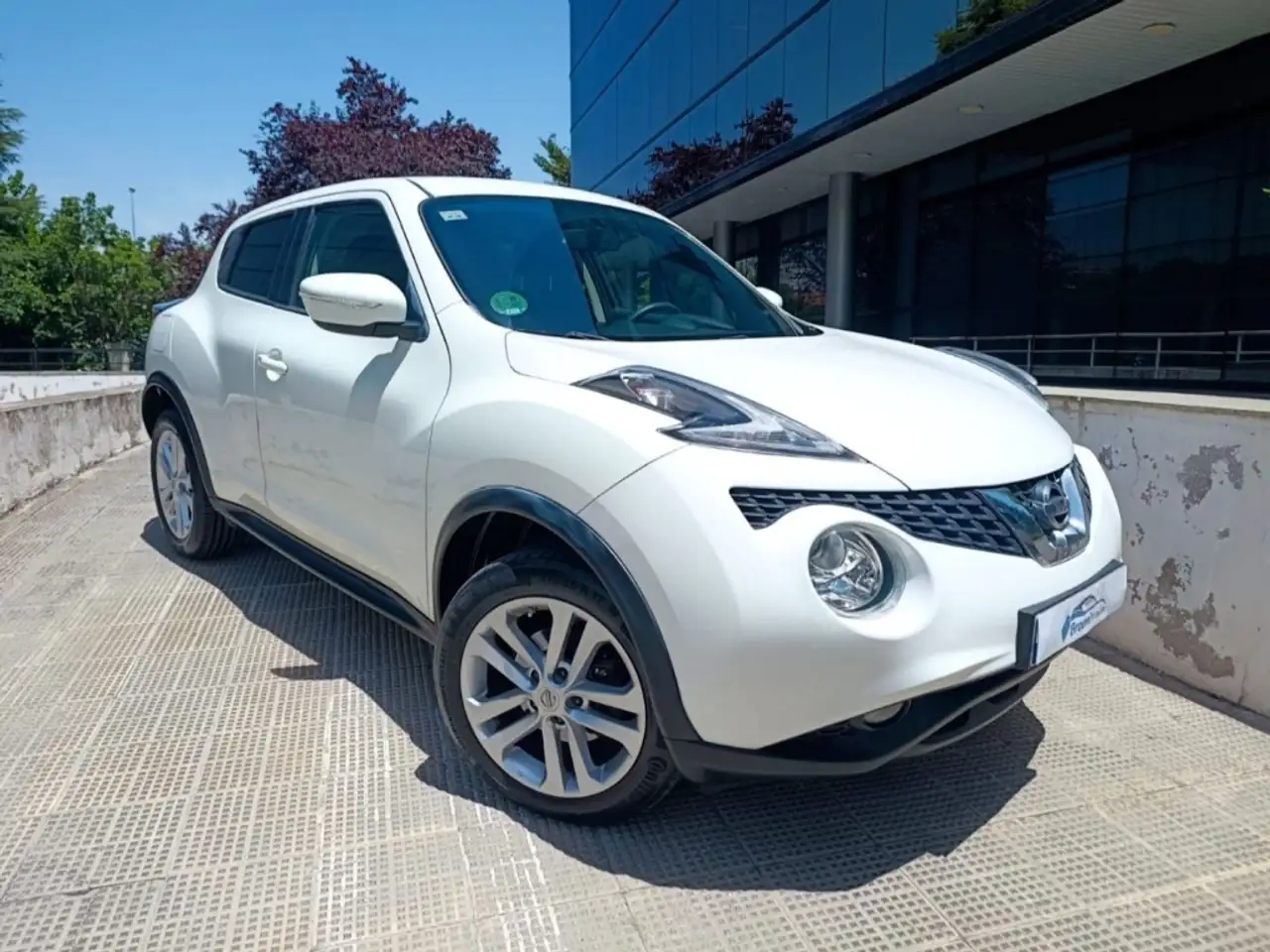 Nissan Juke 1.2 DIG-T Acenta 4x2 115 — photo 1 of 37