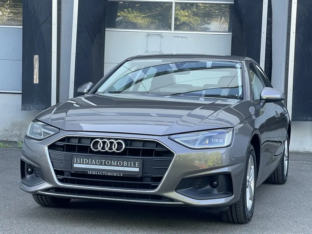 Audi A4 30 TDI LED Navi Sitzheizung Tempomat PDC — photo 1 of 40