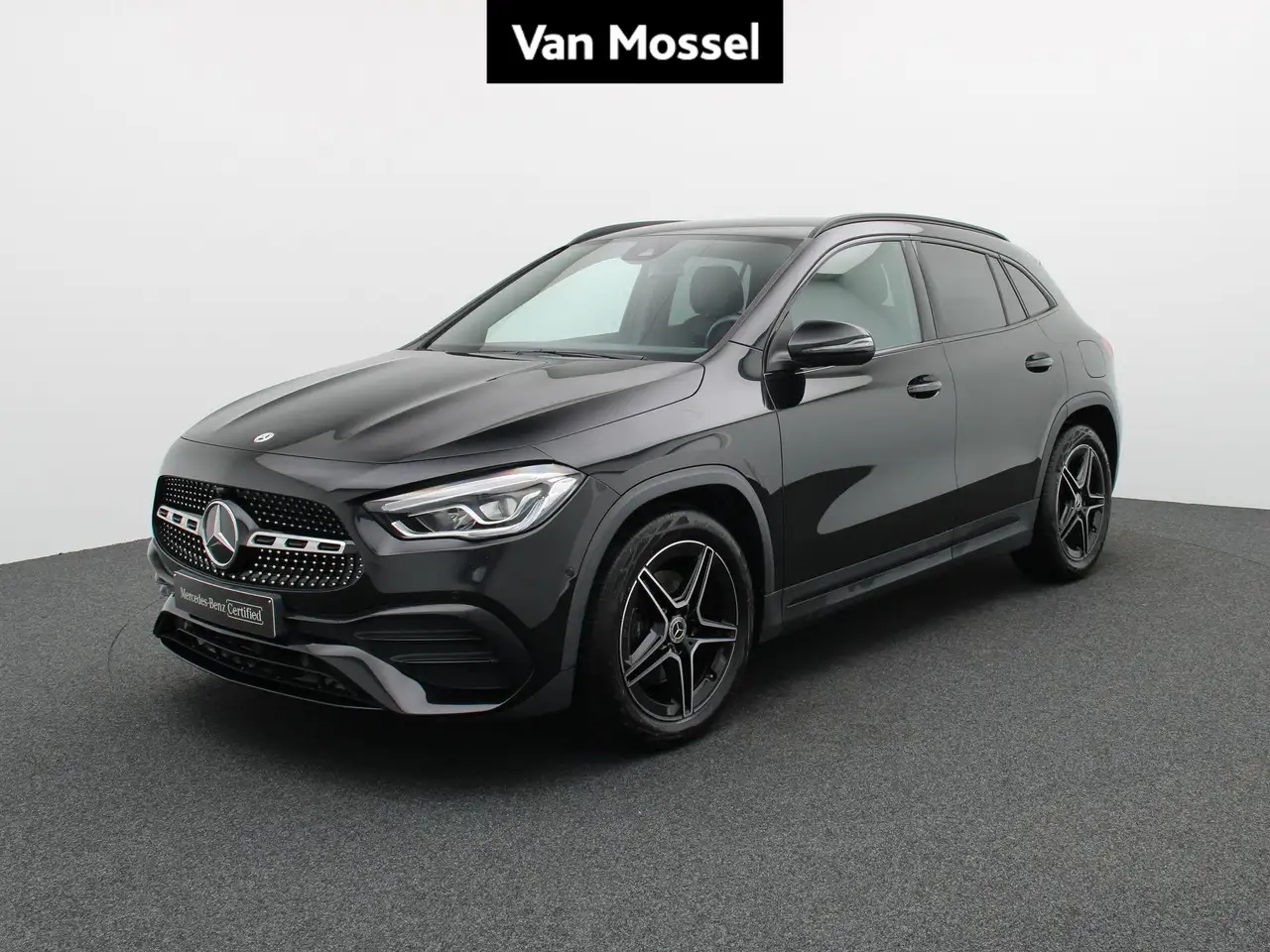 Mercedes-Benz GLA 180 AMG Line + NIGHTPAKKET + SENSOREN + CAMERA + 1Y US — photo 1 of 15