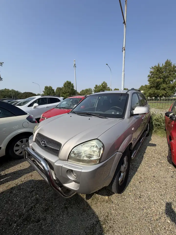 Hyundai TUCSON 2.0 crdi vgt Active 4wd — photo 1 of 2