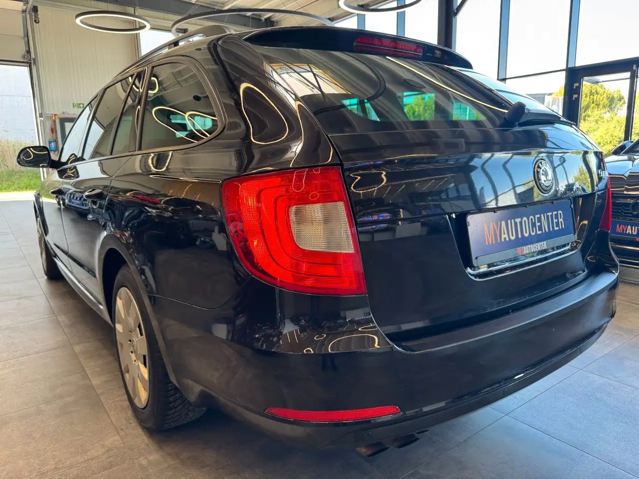 2013 Skoda Superb Combi *1.HAND*KLIMA*SZHZ*ZV*BC*TÜVNEU*, photograph 5