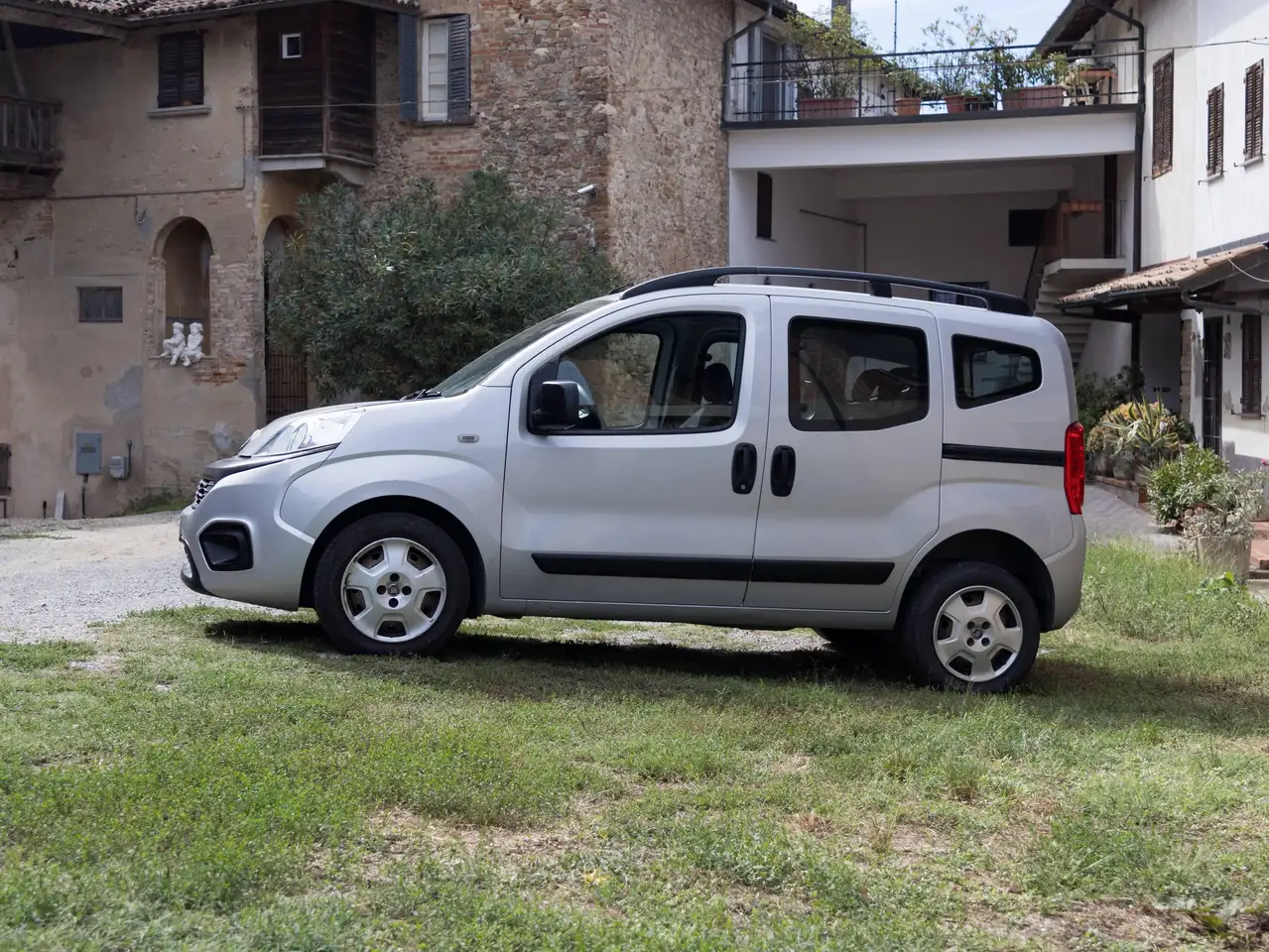 Fiat Qubo Qubo 1.3 mjt 16v Easy 80cv dualogic — photo 1 of 10