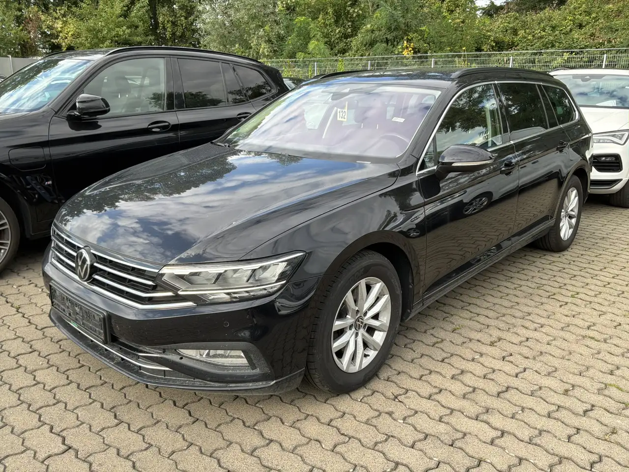 Volkswagen Passat Business*Massage*ACC*CarPlay*Navi*SHZ*HUD — photo 1 of 5