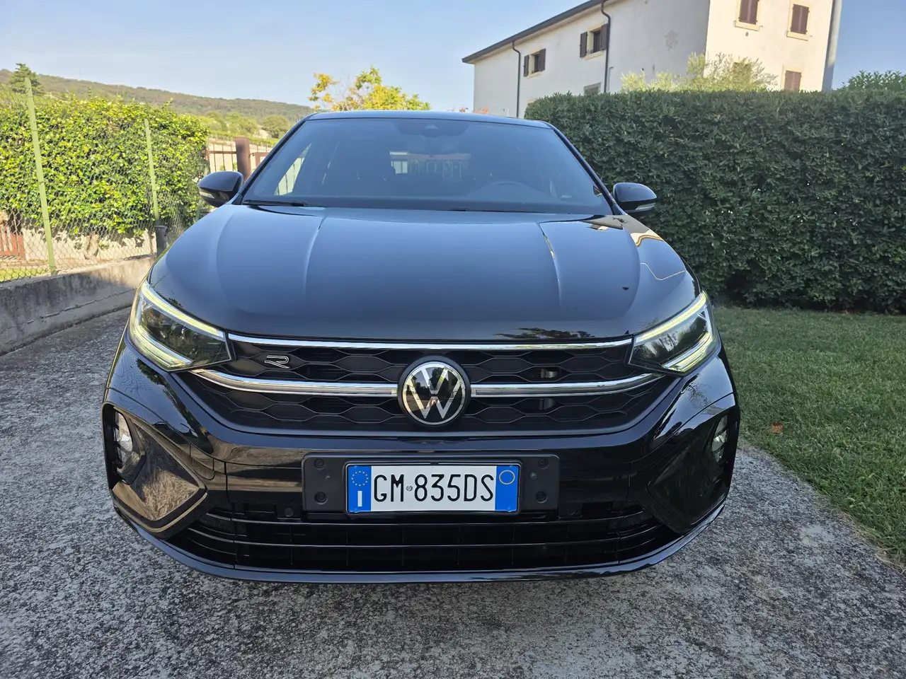 Volkswagen Taigo 1.0 tsi R-Line 110cv dsg — photo 1 of 15