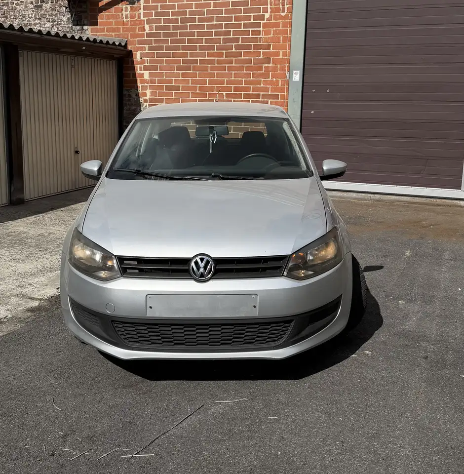 Volkswagen Polo 1.2i — photo 1 of 6