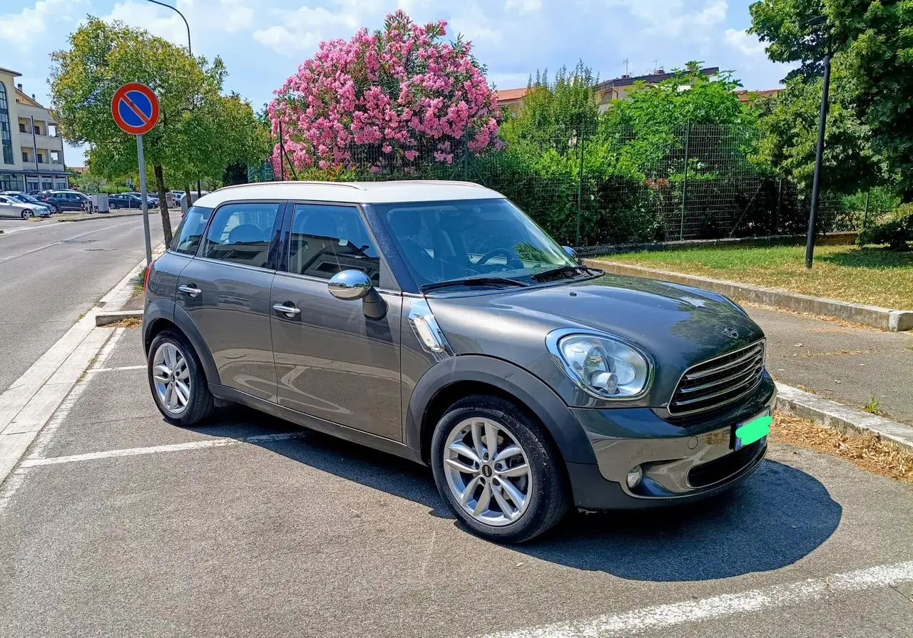 MINI Cooper D Countryman 1.6 — photo 1 of 7