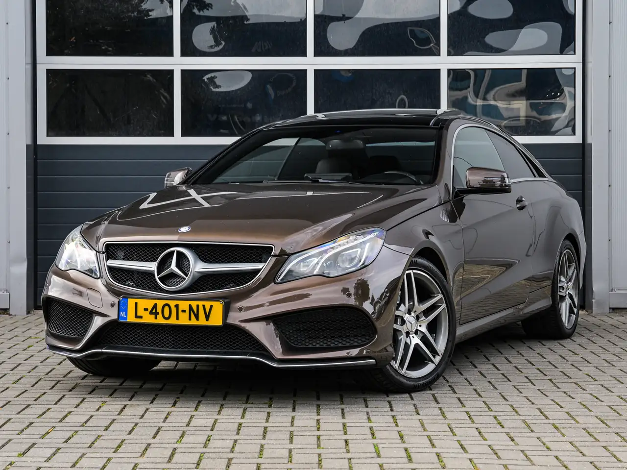Mercedes-Benz E 200 Coupé CGI | AMG | Panoramadak | Leder | Full LED | — photo 1 of 36