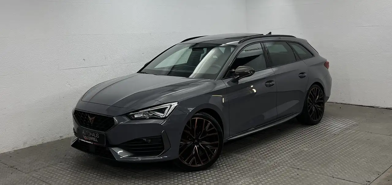 CUPRA Leon SP 2.0 TSI EXCLUSIVE PANO+MEMORY+DCC+LEDER+ — photo 1 of 34