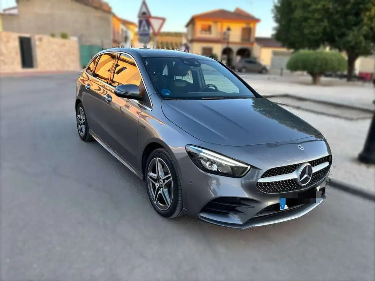 Mercedes-Benz B 250 e — photo 1 of 15