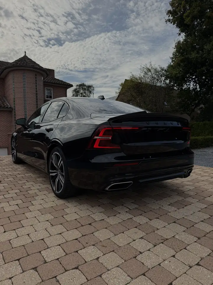 Volvo S60 2.0 T4 R-Design Geartronic — photo 1 of 15