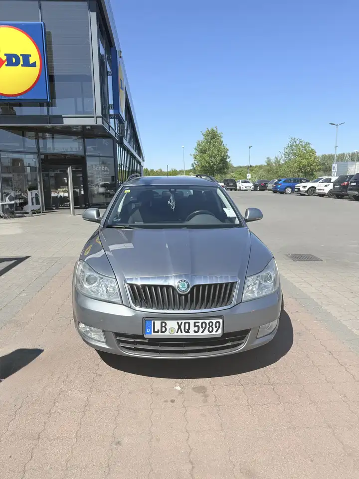 Skoda Octavia Combi 1.2 TSI Active — photo 1 of 20
