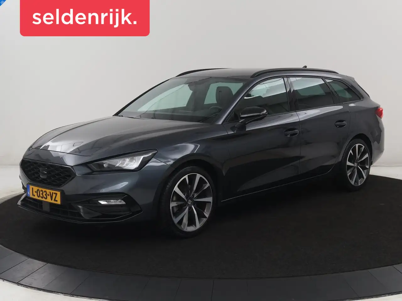 SEAT Leon Sportstourer 1.5 TSI FR | Half leder | Cruise cont — photo 1 of 37