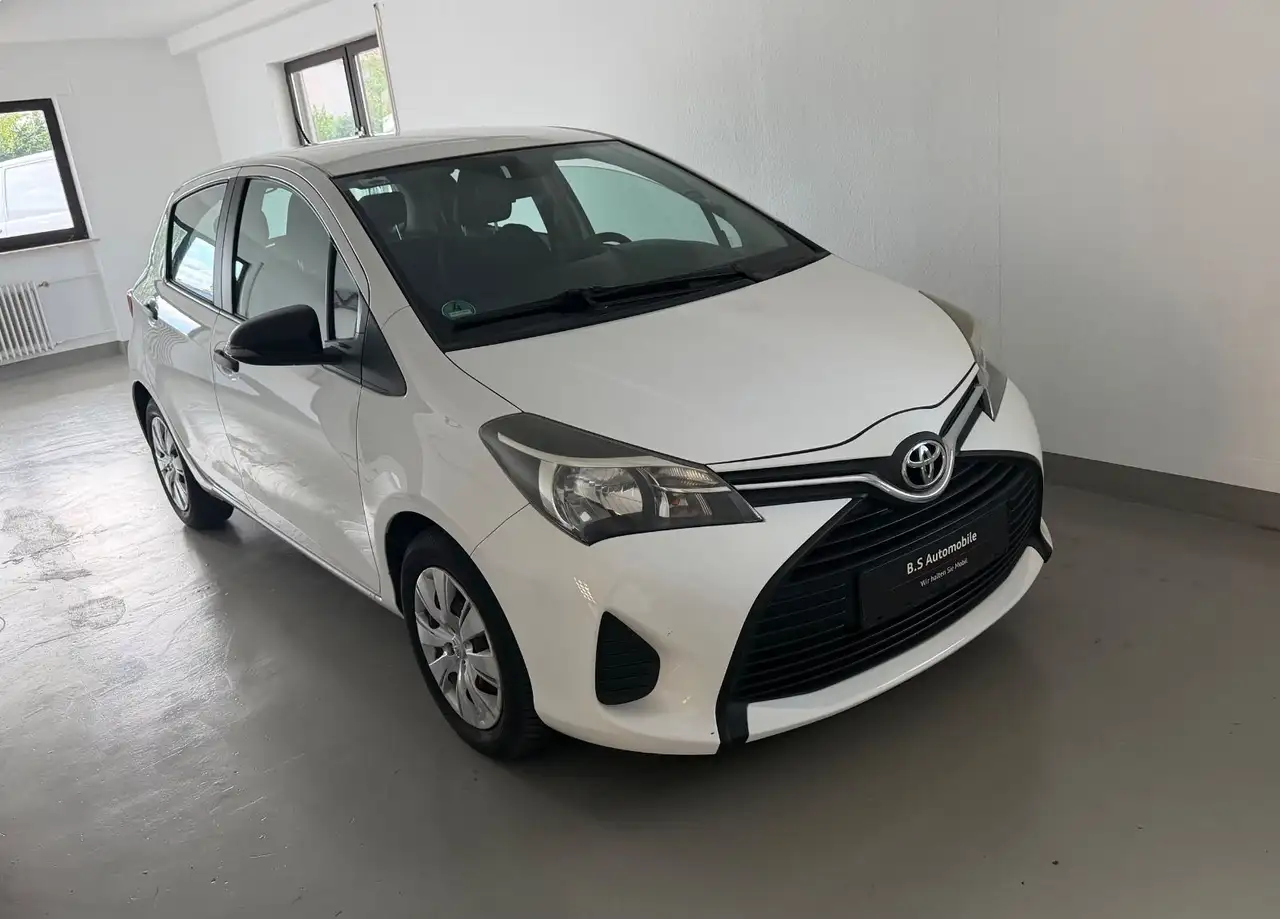 Toyota Yaris 5-türig, Klima — photo 1 of 11