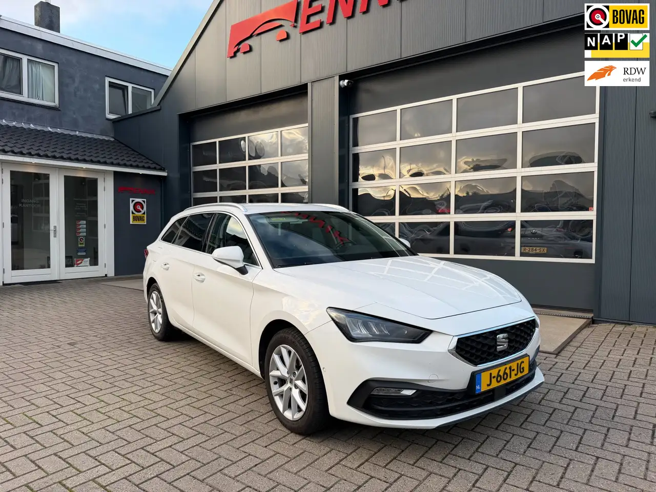 SEAT Leon Sportstourer 1.5 TSI Style Launch Edition / ACC / — photo 1 of 40