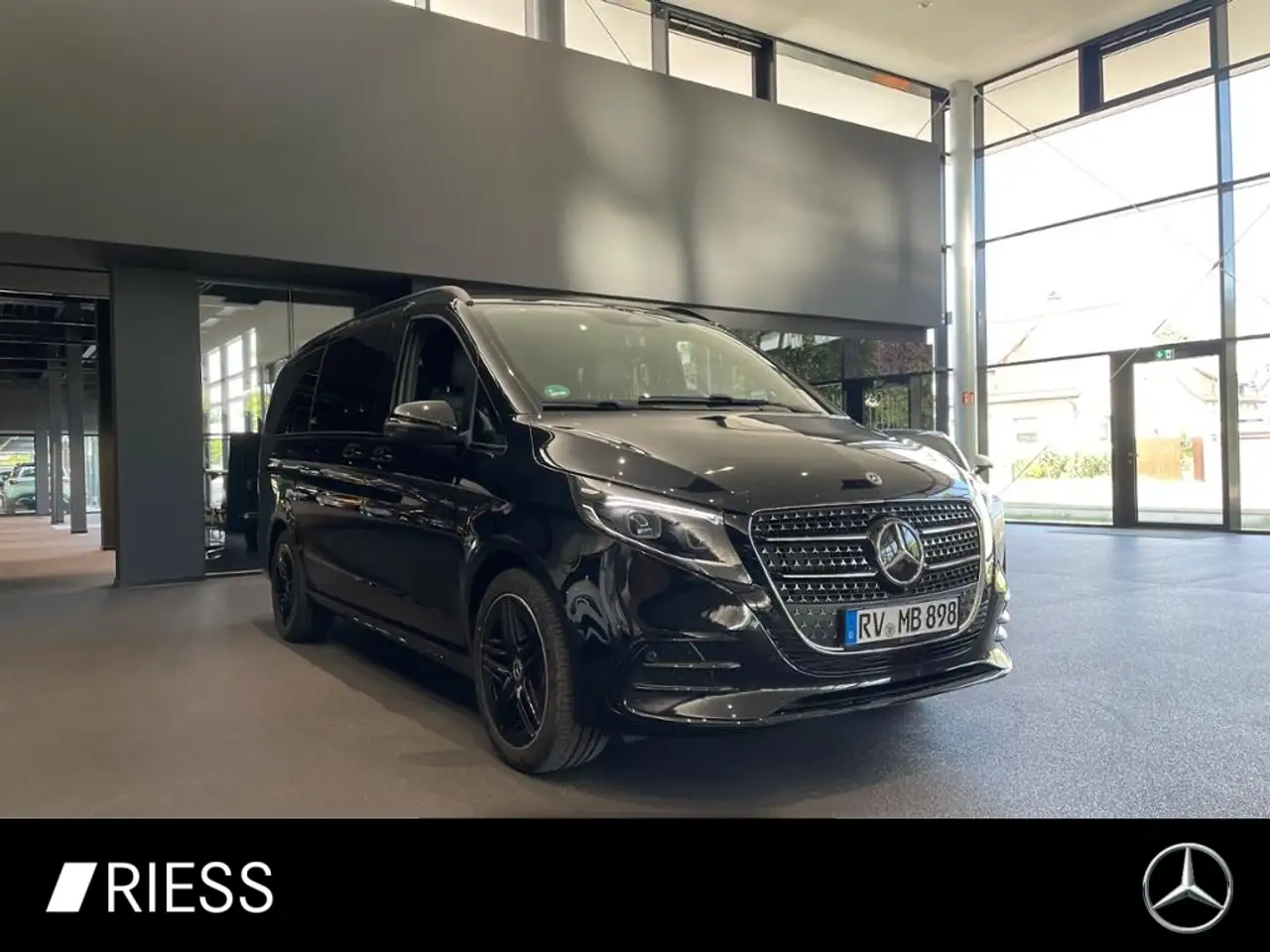 Mercedes-Benz V 300 d EXCLUSIVE/4MATIC/360°KA/AHK/BURM/BelSITZ — photo 1 of 15