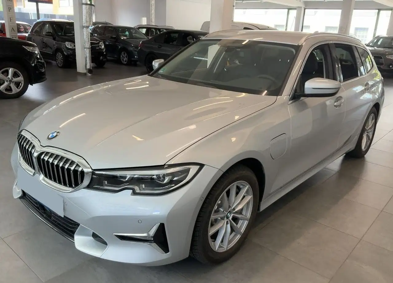 BMW 330 e Luxury Line*erst echte 460km*NEUWERTIG* — photo 1 of 13