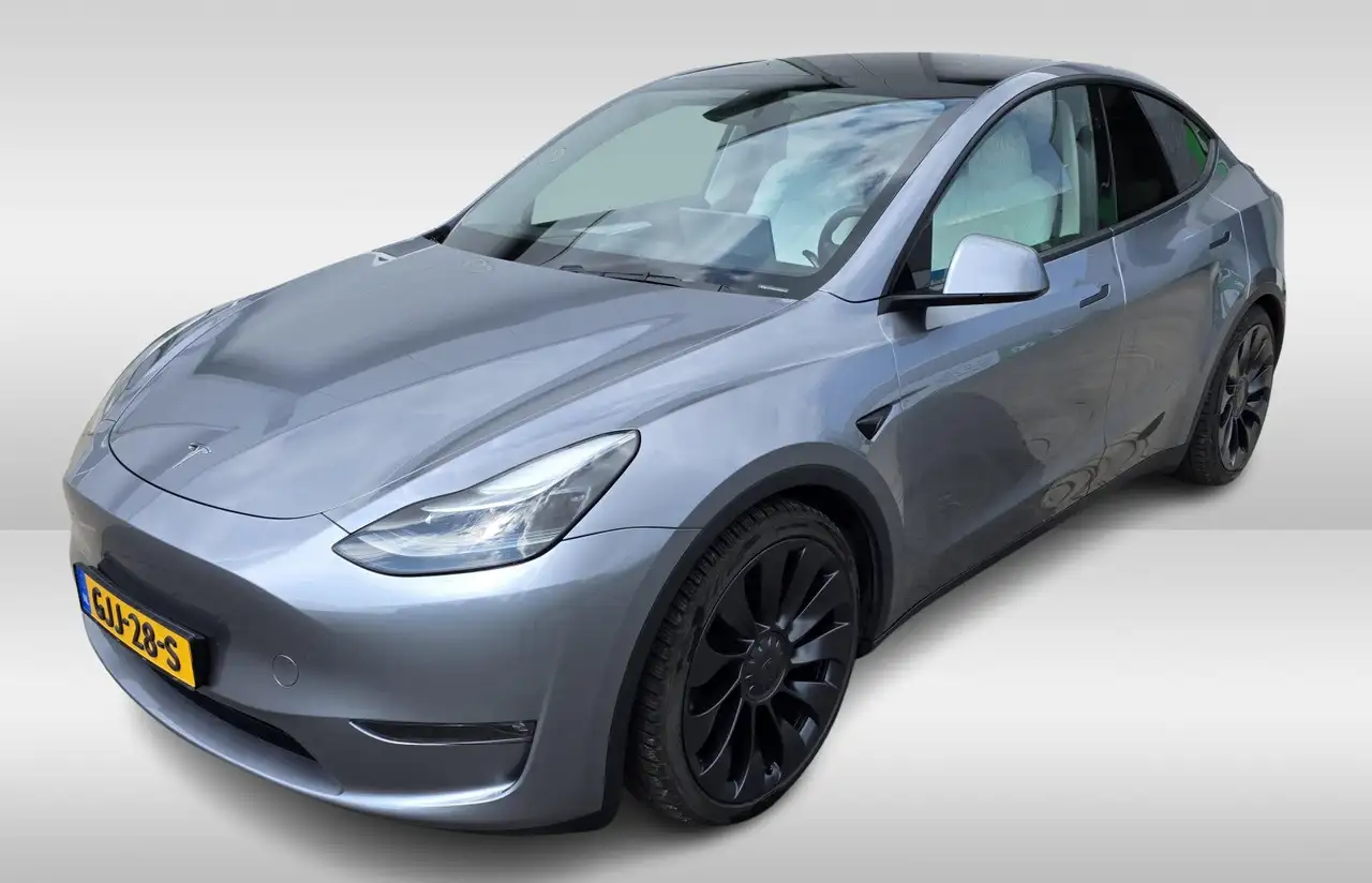 Tesla Model Y Performance AWD 75 kWh / Hardware 4 / AMD Ryzen / — photo 1 of 5