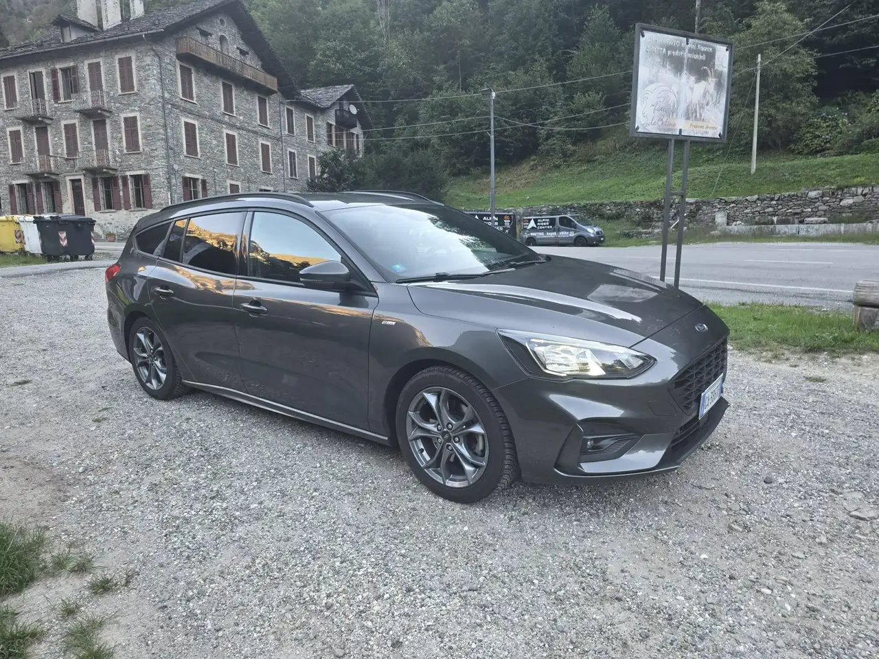 Ford Focus Focus V 2018 SW SW 1.5 ecoblue ST-Line s — photo 1 of 8