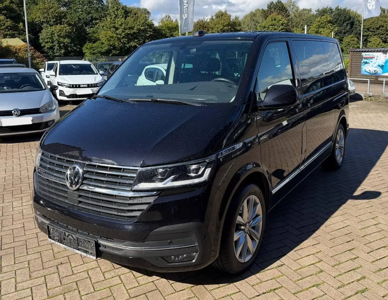 Volkswagen T6.1 Multivan 4MOTION Highline — photo 1 of 13