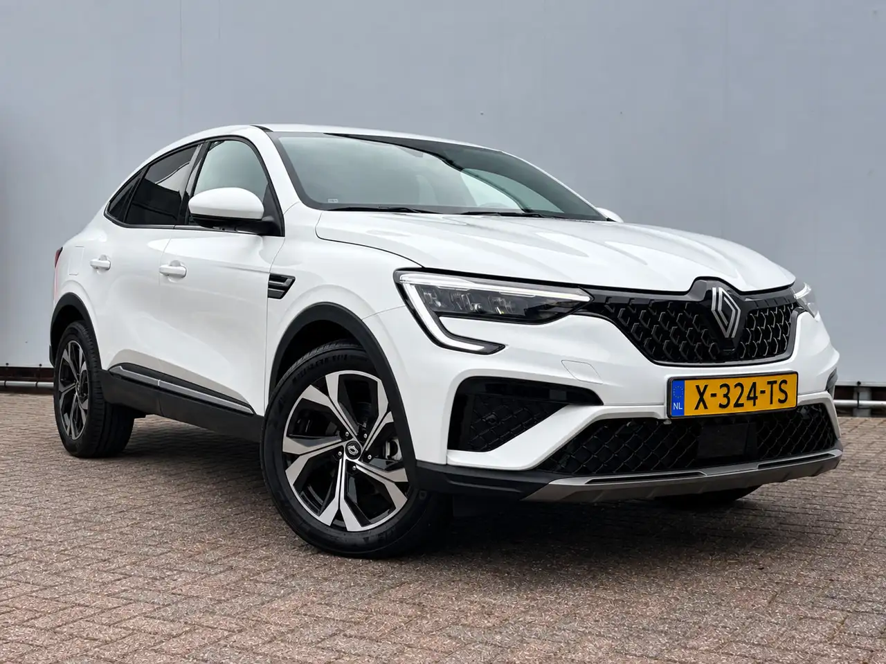 Renault Arkana Nieuw 1.6 E-Tech full hybrid 145 techno Automaat C — photo 1 of 31