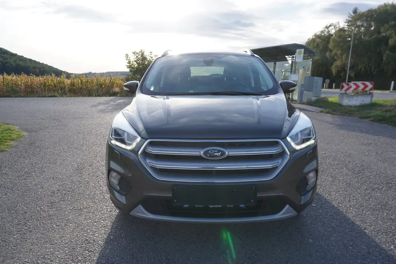 Ford Kuga 2.0 TDCi Titanium 4x4 Start/Stopp — photo 1 of 24