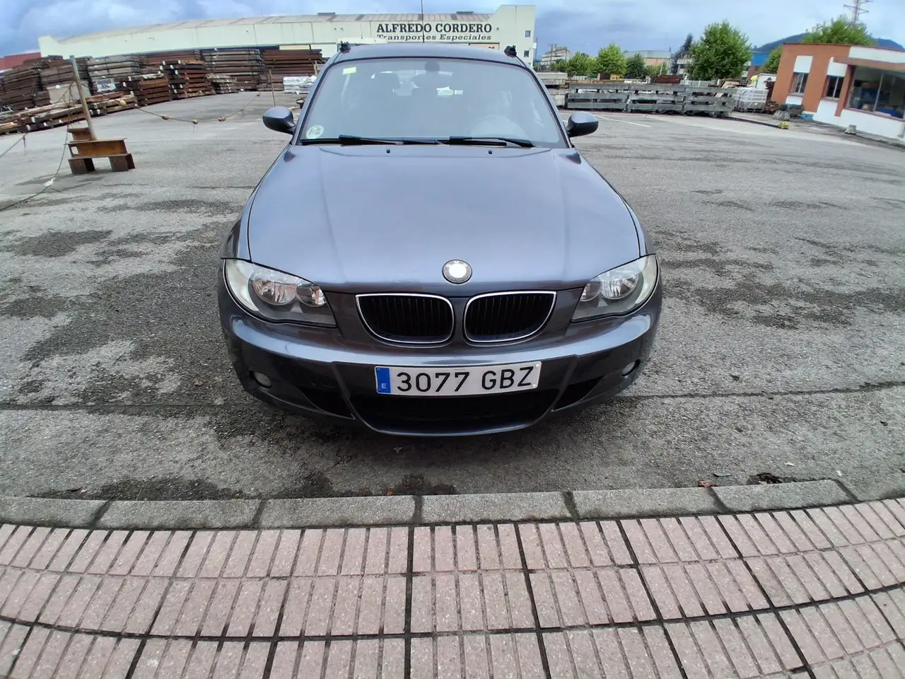 BMW 118 118d — photo 1 of 8