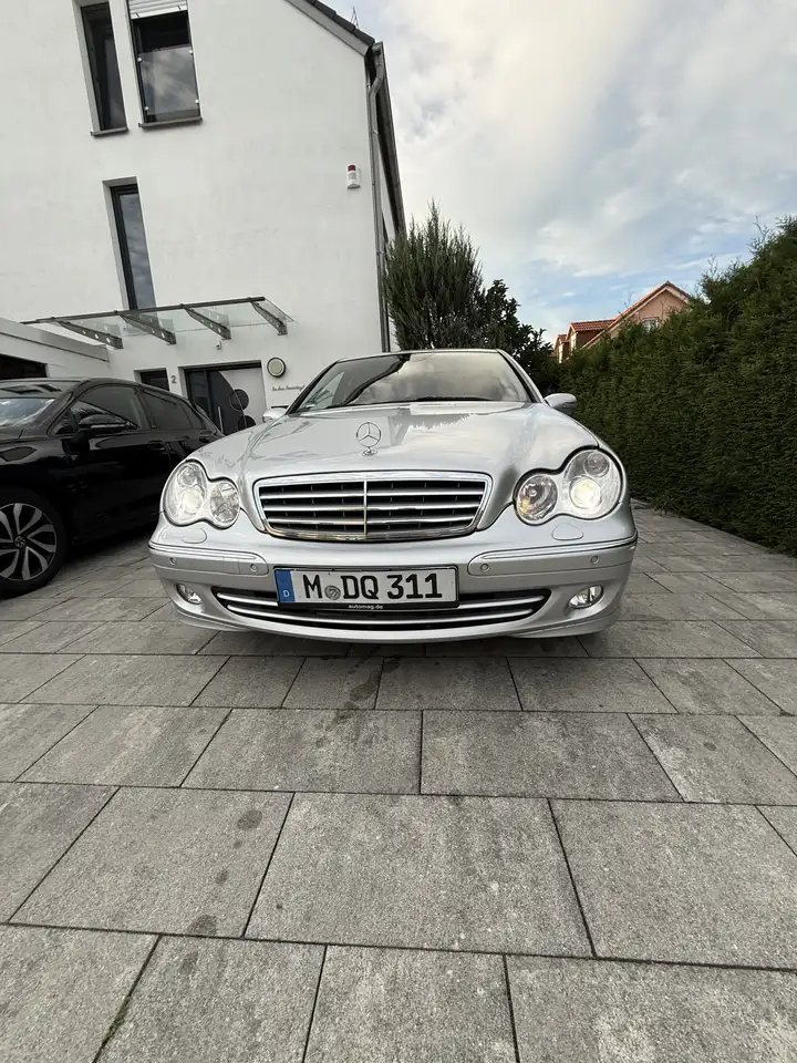 Mercedes-Benz C 230 7G-TRONIC Elegance — photo 1 of 12