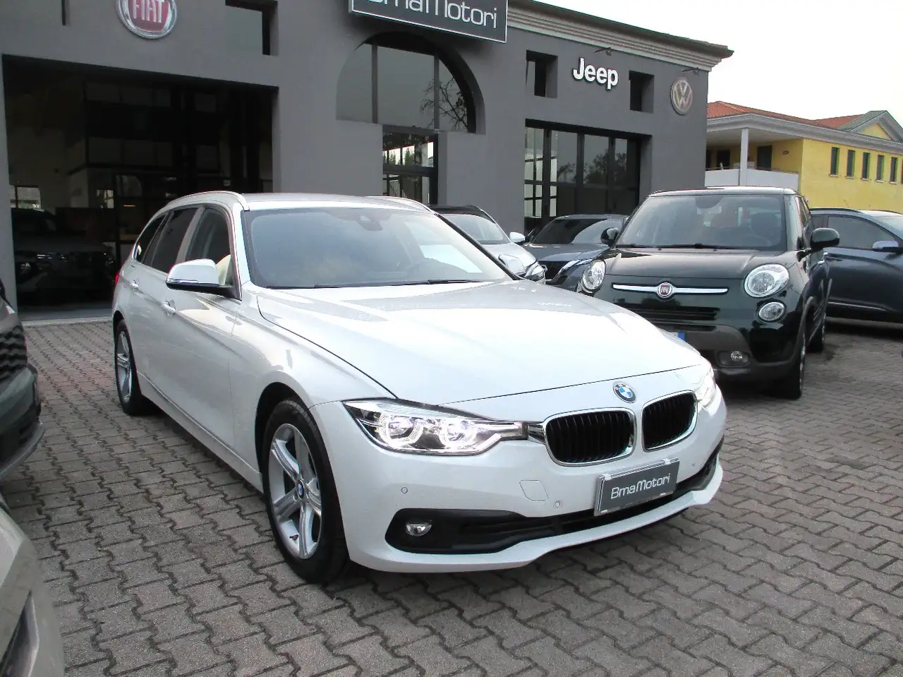 BMW 320 d Touring xdrive Luxury auto CarPlay/LED/Navi — photo 1 of 15