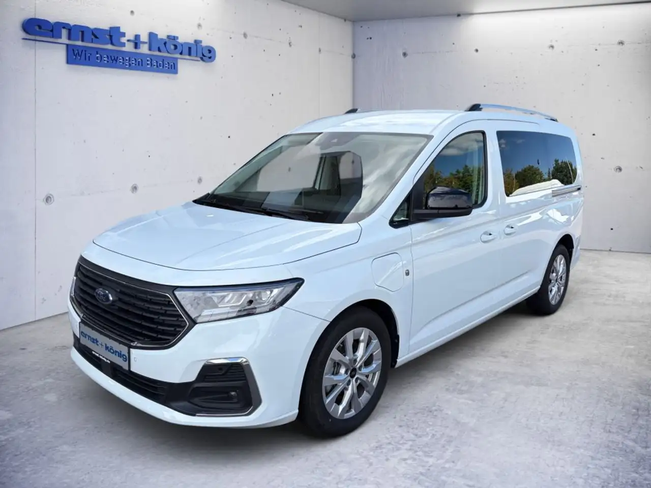 Ford Tourneo Connect Grand 1.5 EcoBoost PHEV Aut. TITANIUM — photo 1 of 17