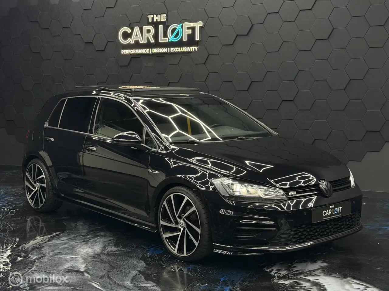 Volkswagen Golf 1.0 TSI R Line|Pano|Keyless|Sfeerverlichting — photo 1 of 18