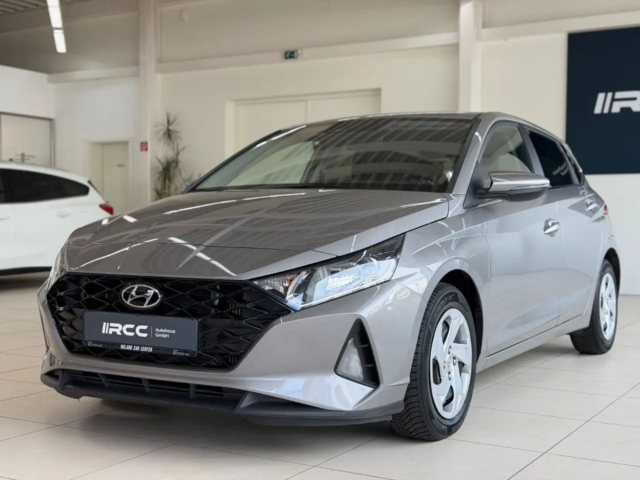 Hyundai i20 Mild-Hybrid Automatik 101 PS — photo 1 of 16