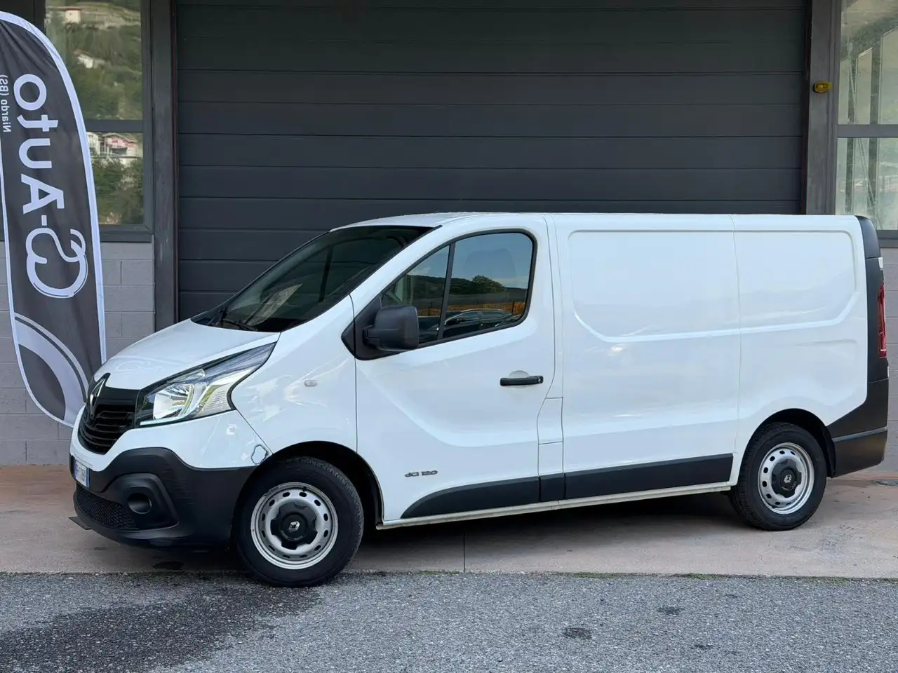 Renault Trafic T29 1.6 dci 120cv L1H1 E6 — photo 1 of 12