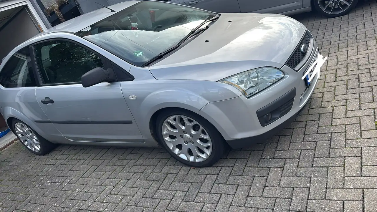 Ford Focus 1.6 Ti-VCT Sport — photo 1 of 7