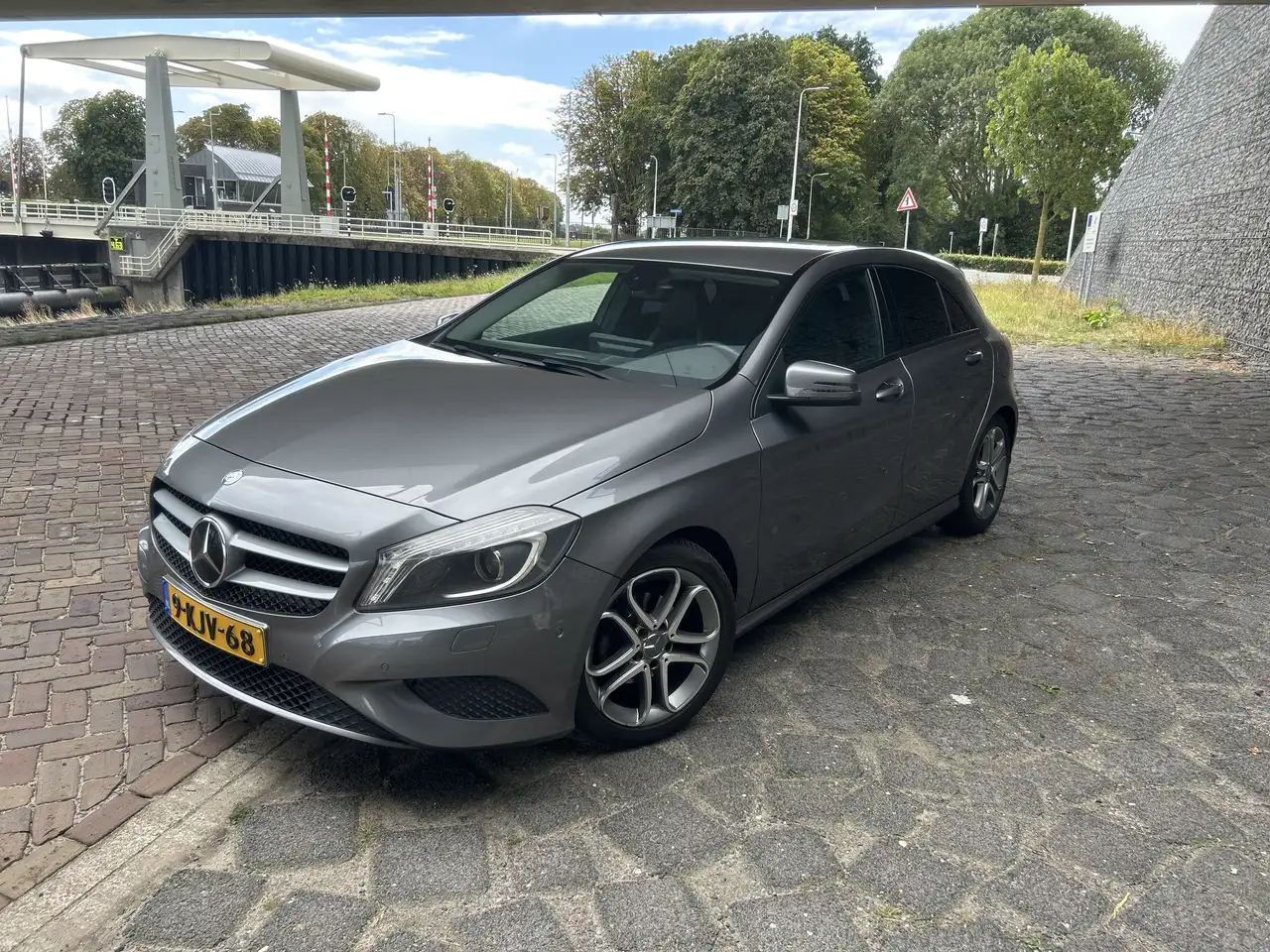 Mercedes-Benz A 180 Edition Nav 4U3 — photo 1 of 6