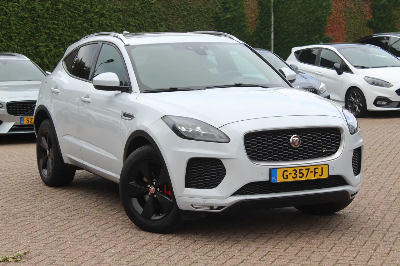 Jaguar E-Pace 2.0 P250 AWD SE / Panoramadak / Camera / Head-up / — photo 1 of 33
