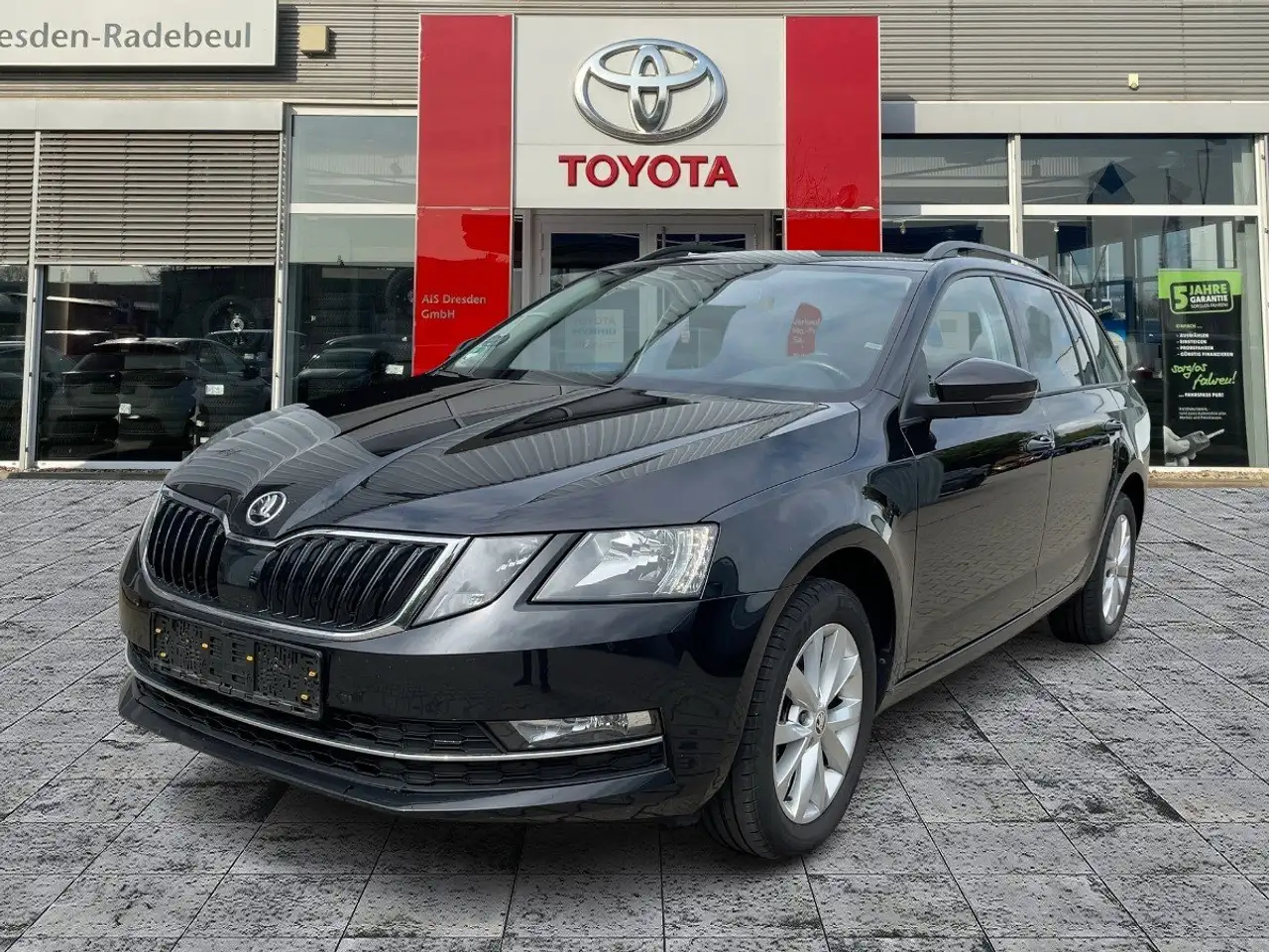 Skoda Octavia Combi 1.5 TSI ACT Style AHK+Navi+SHZ+LM — photo 1 of 19