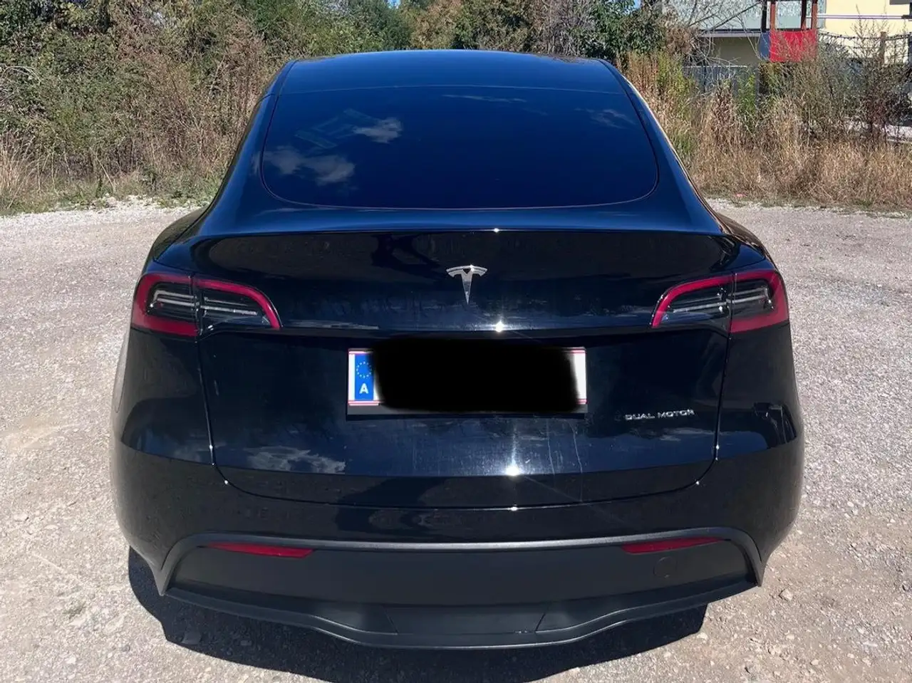Tesla Model Y Model Y Long Range AWD 79kWh — photo 1 of 11