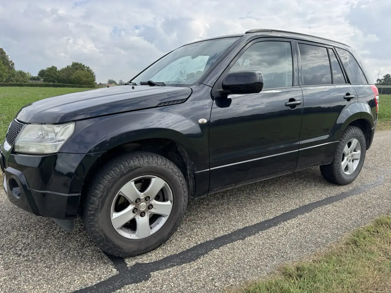 Suzuki Grand Vitara 2.0-16V Shogun — photo 1 of 13
